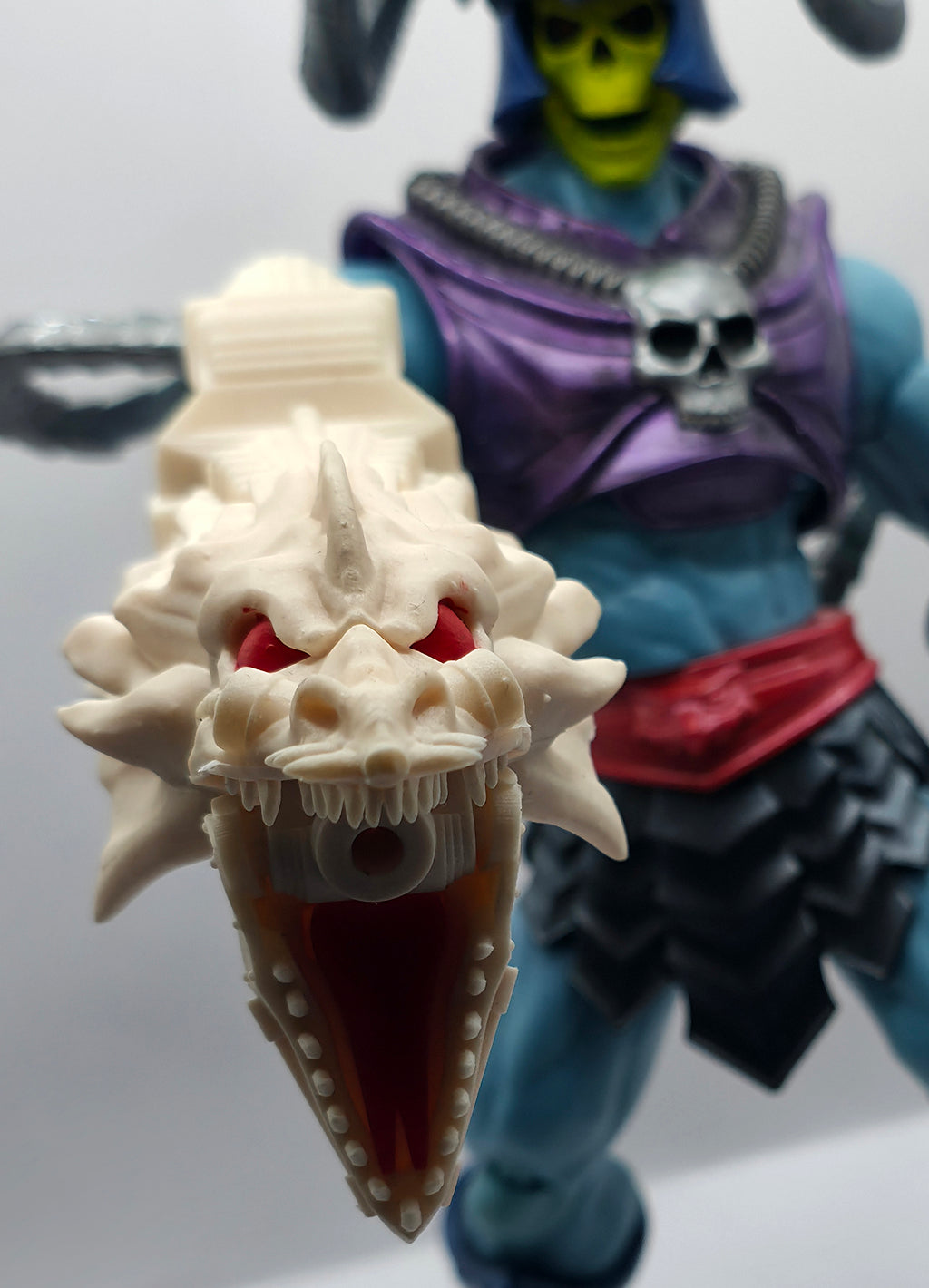 Claws of Tyranny Skeleton Lord’s Dragon Flame Blaster & Crown Accessory Set – Bone White || PRE-ORDER